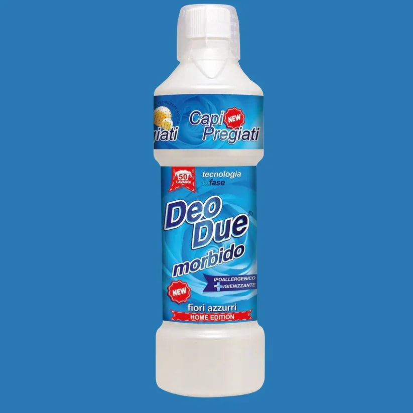 Balsam rufe Deo Due Fiori Azzurri 1L, sticlă albă cu etichetă albastră, textură hiperalerică.