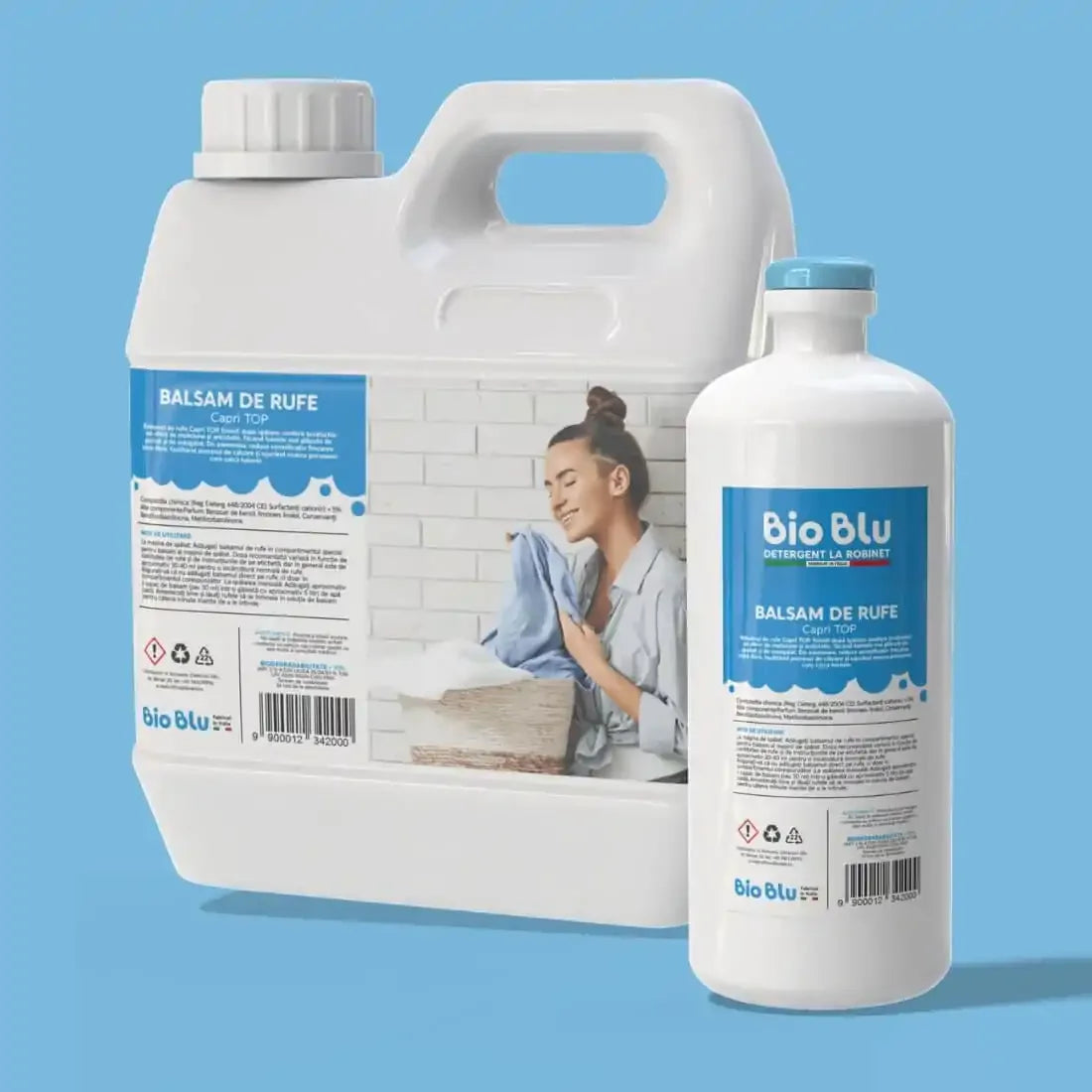 Recipient alb cu capac albastru, etichetă Bio Blu, balsam de rufe Capri TOP, volum 1kg și 3kg.