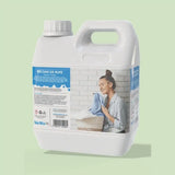 Recipient alb din plastic cu etichetă albastră Balsam de rufe NATURAL GREEN 3kg.