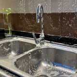 Chiuvetă din inox cu robinet acoperit de degresant spumant MARSIGLIA NEW, backsplash maro.