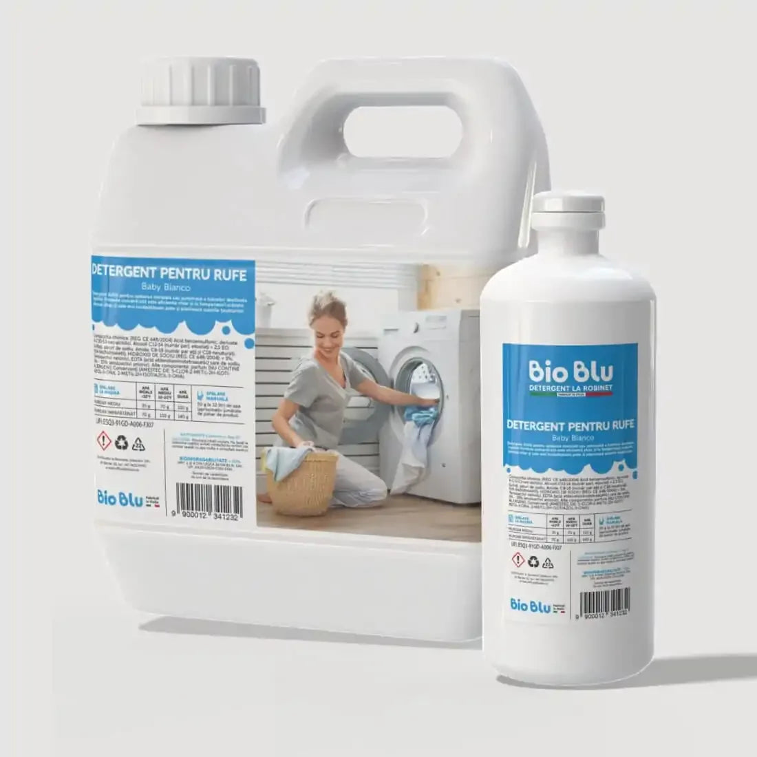 Recipient alb detergent hipoalergenic BABY 1kg și 3kg, etichetă albastră și capac alb.