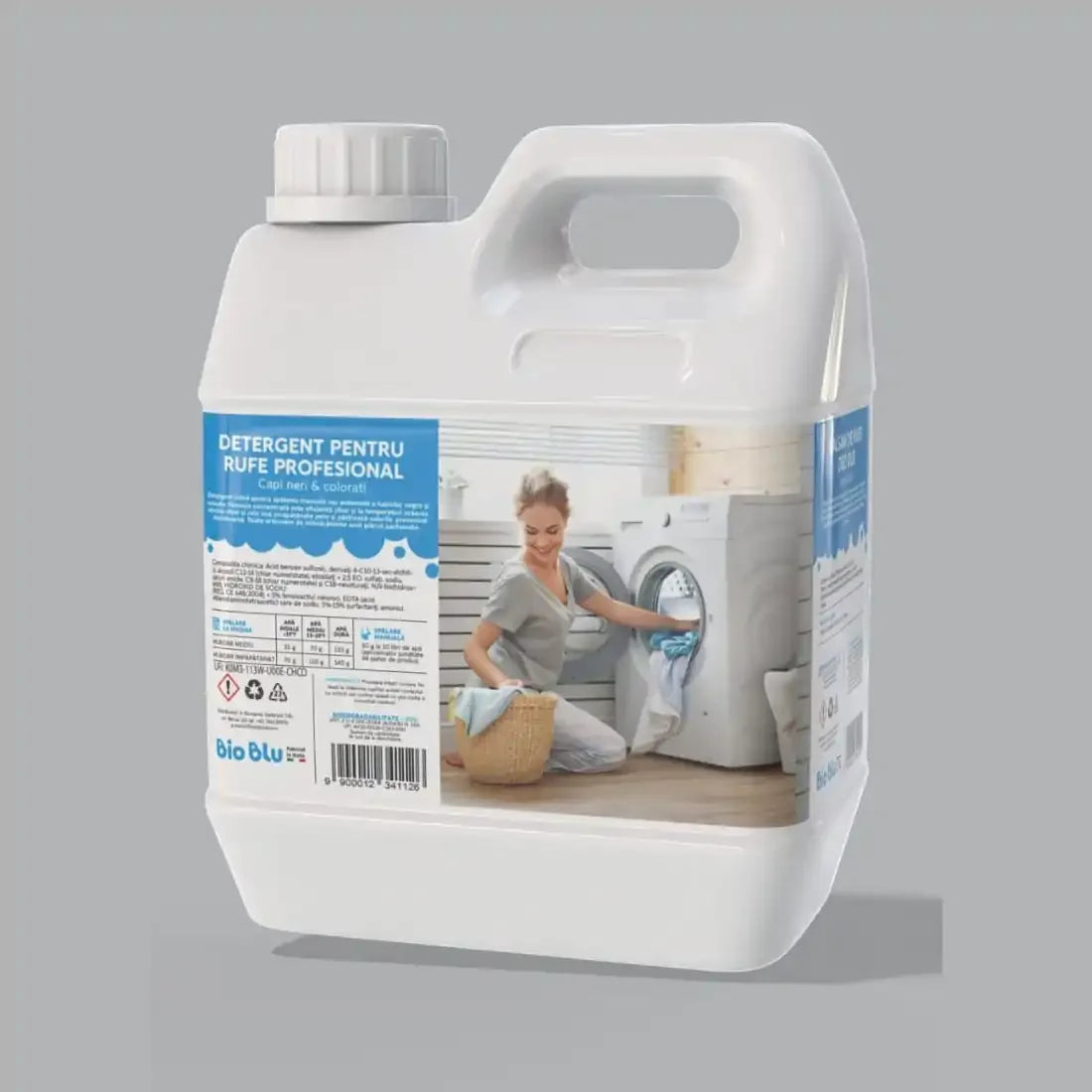 Detaliu etichetă detergent CAPI, ambalaj alb, capac anti-scurgere, grafică albastră, instrucțiuni utilizare vizibile.