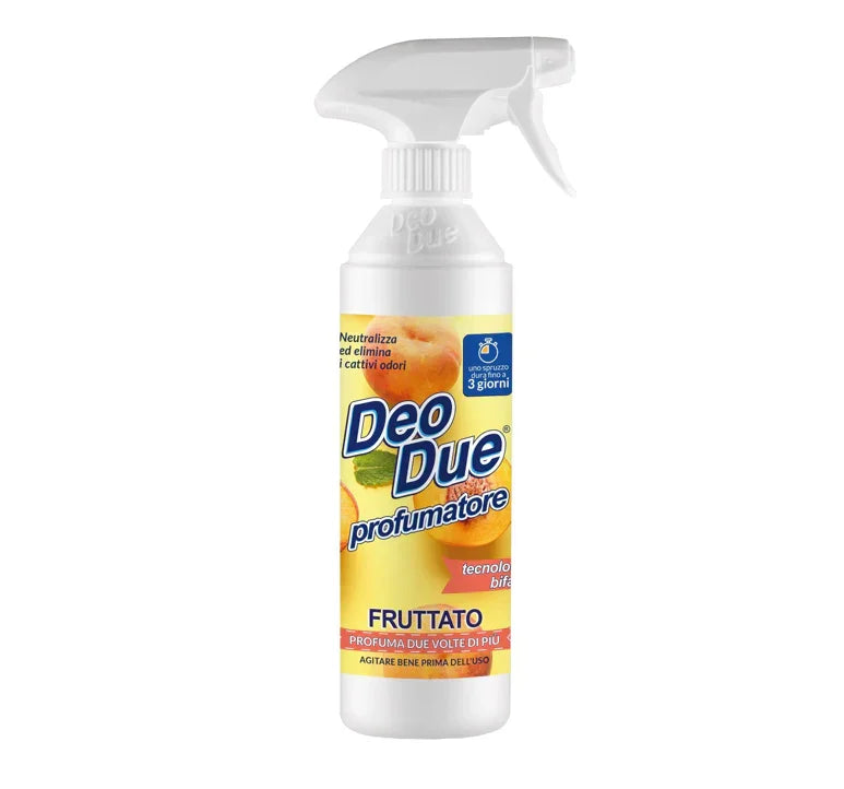 Odorizant Deo Due Fruttato 500 ml, sticlă albă cu pulverizator, etichetă galbenă cu fructe.