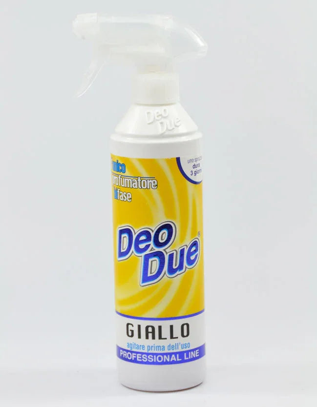 Odorizant Deo Due Giallo 500 ml, sticlă albă cu etichetă galbenă și pulverizator transparent.