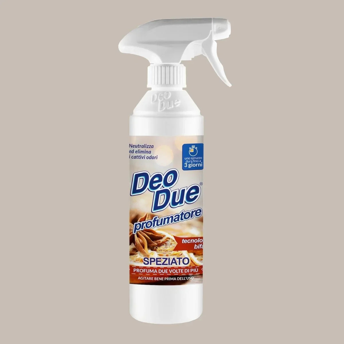 Odorizant Deo Due Speziato 500 ml, alb, cu pulverizator ergonomic, decorat tematic.