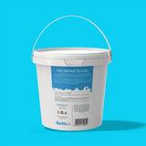Recipient alb plastic percarbonat 1kg, etichetă albastră, mâner lateral.